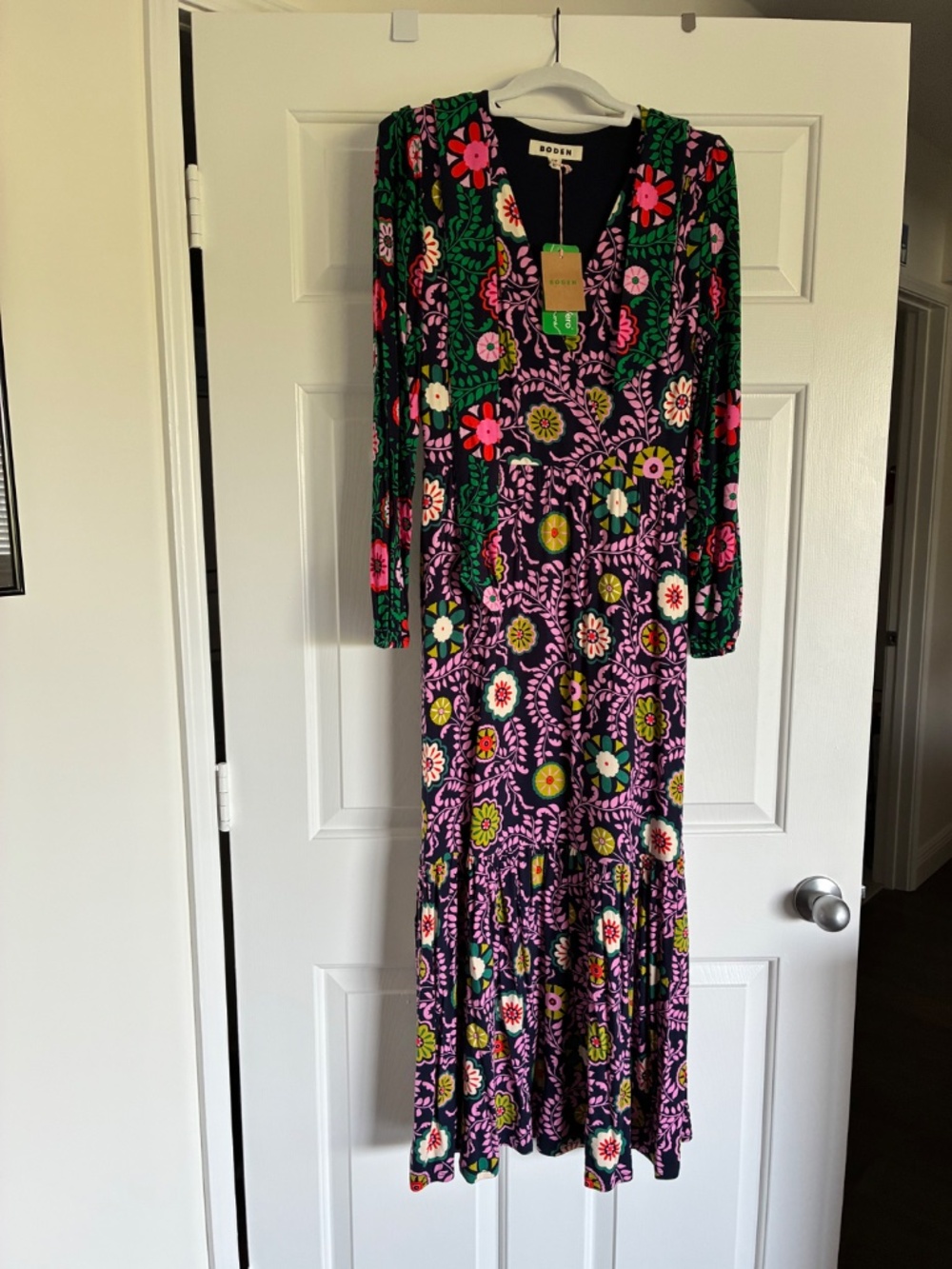 NWT Boden Ophelia fixed wrap midi dress in vibrant medallion print M - Picture 3 of 16